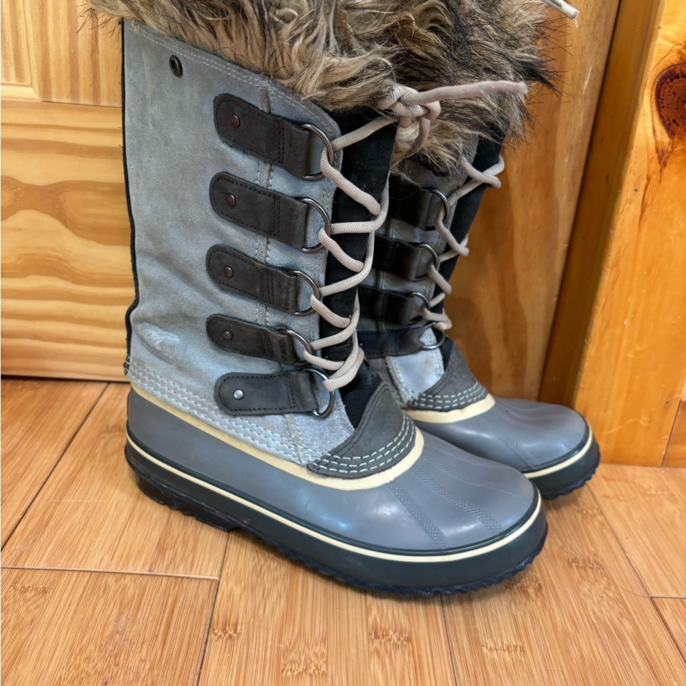 Sorel Gray and Black Winter  Boots Waterproof Insulated